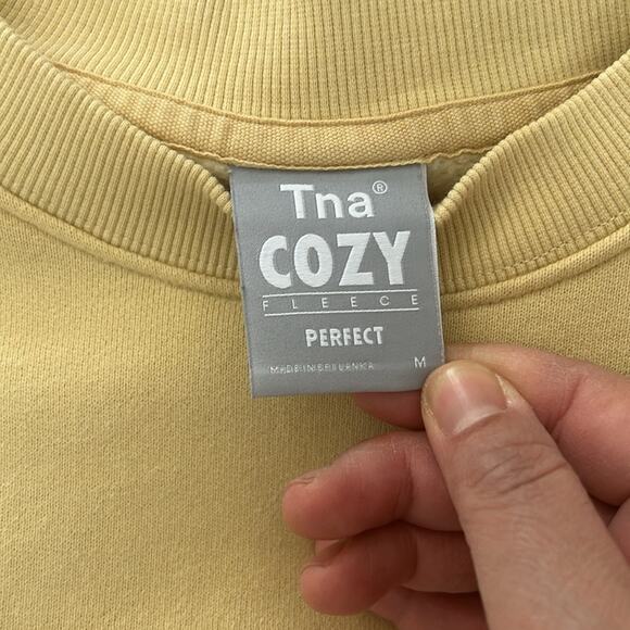 Aritzia X TNa Cozy AF Cropped Fleeced Sweatshirt. Size M - Picture 5 of 11